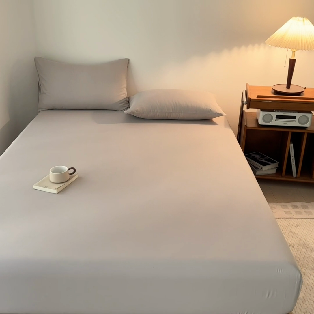 91家纺网 家纺一手货源 找家纺 优迈 2025新款水洗棉亲肤磨毛纯色单品系列单床笠单枕套三件套 浅灰