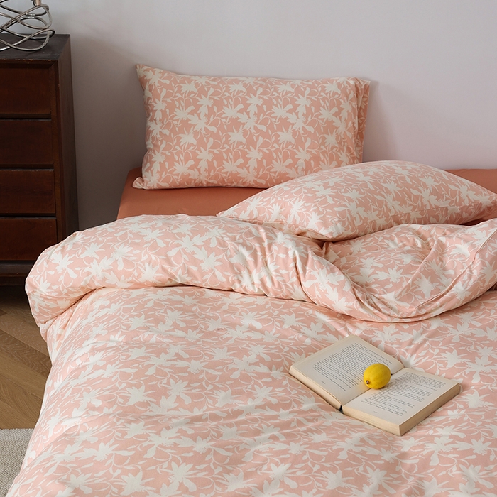 91家纺网 家纺一手货源 找家纺 2025春夏新品母婴A类全棉纯棉针织棉软糯糯清新小碎花床单款四件套 盛夏粉