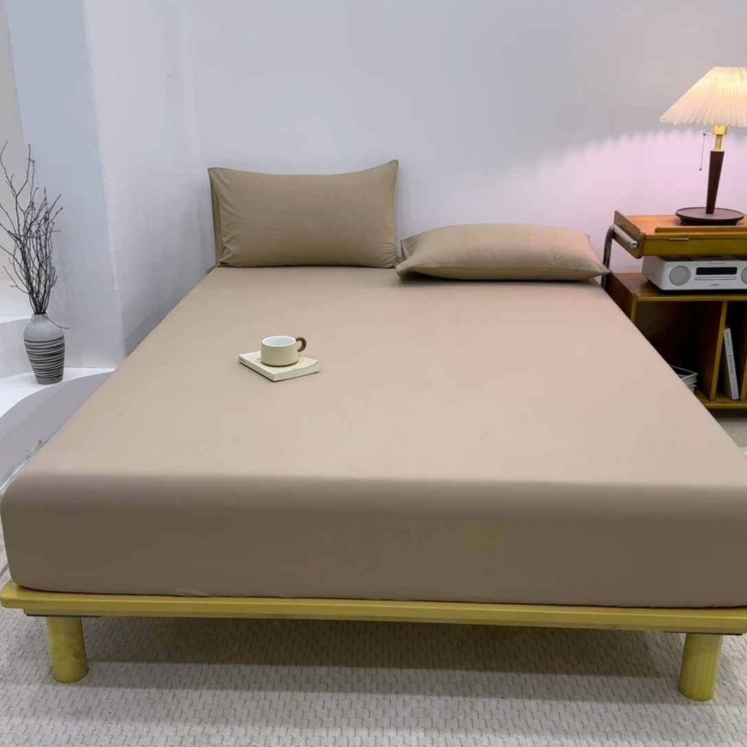 91家纺网 家纺一手货源 找家纺 优迈 2025新款水洗棉亲肤磨毛纯色单品系列单床笠单枕套三件套 咖色