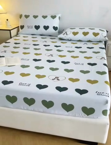 91家纺网 家纺一手货源 找家纺 首爱 2025新款五幅段床笠 心心熊