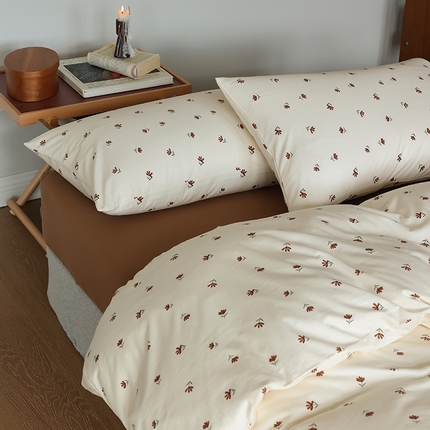 2025春夏新品母婴A类全棉纯棉针织棉软糯糯清新小碎花床单款四件套 玛奇朵米白