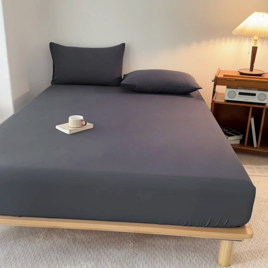 91家纺网 家纺一手货源 找家纺 优迈 2025新款水洗棉亲肤磨毛纯色单品系列单床笠单枕套三件套 深灰