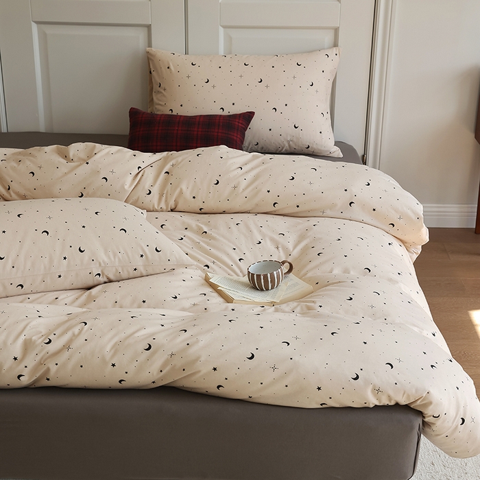 91家纺网 家纺一手货源 找家纺 2025春夏新品母婴A类全棉纯棉针织棉软糯糯清新小碎花床单款四件套 满天星卡其