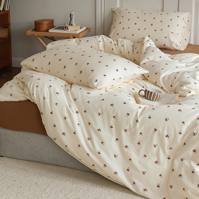 91家纺网 家纺一手货源 找家纺 2025春夏新品母婴A类全棉纯棉针织棉软糯糯清新小碎花床单款四件套 玛奇朵米白