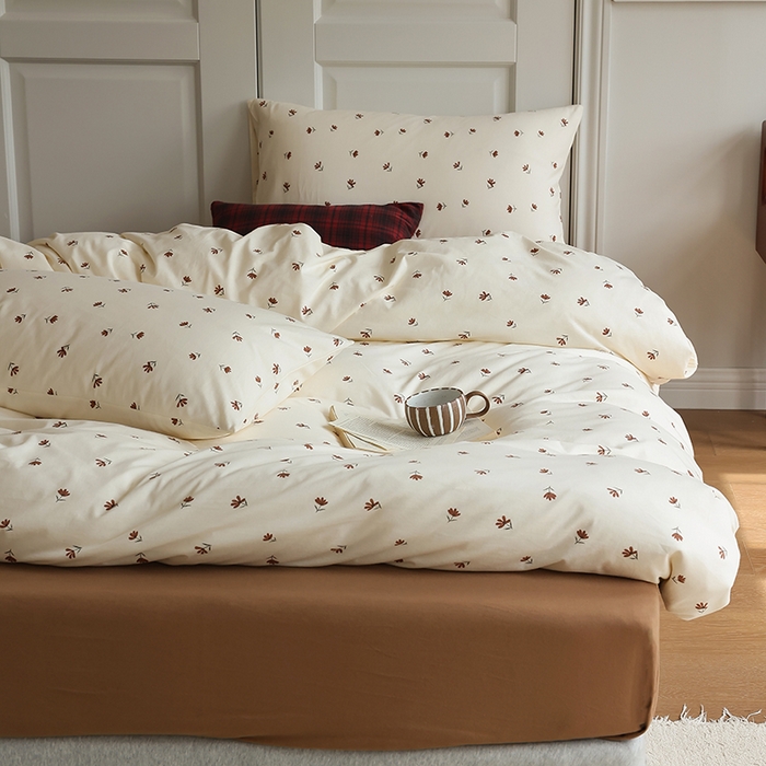 91家纺网 家纺一手货源 找家纺 2025春夏新品母婴A类全棉纯棉针织棉软糯糯清新小碎花床单款四件套 玛奇朵米白