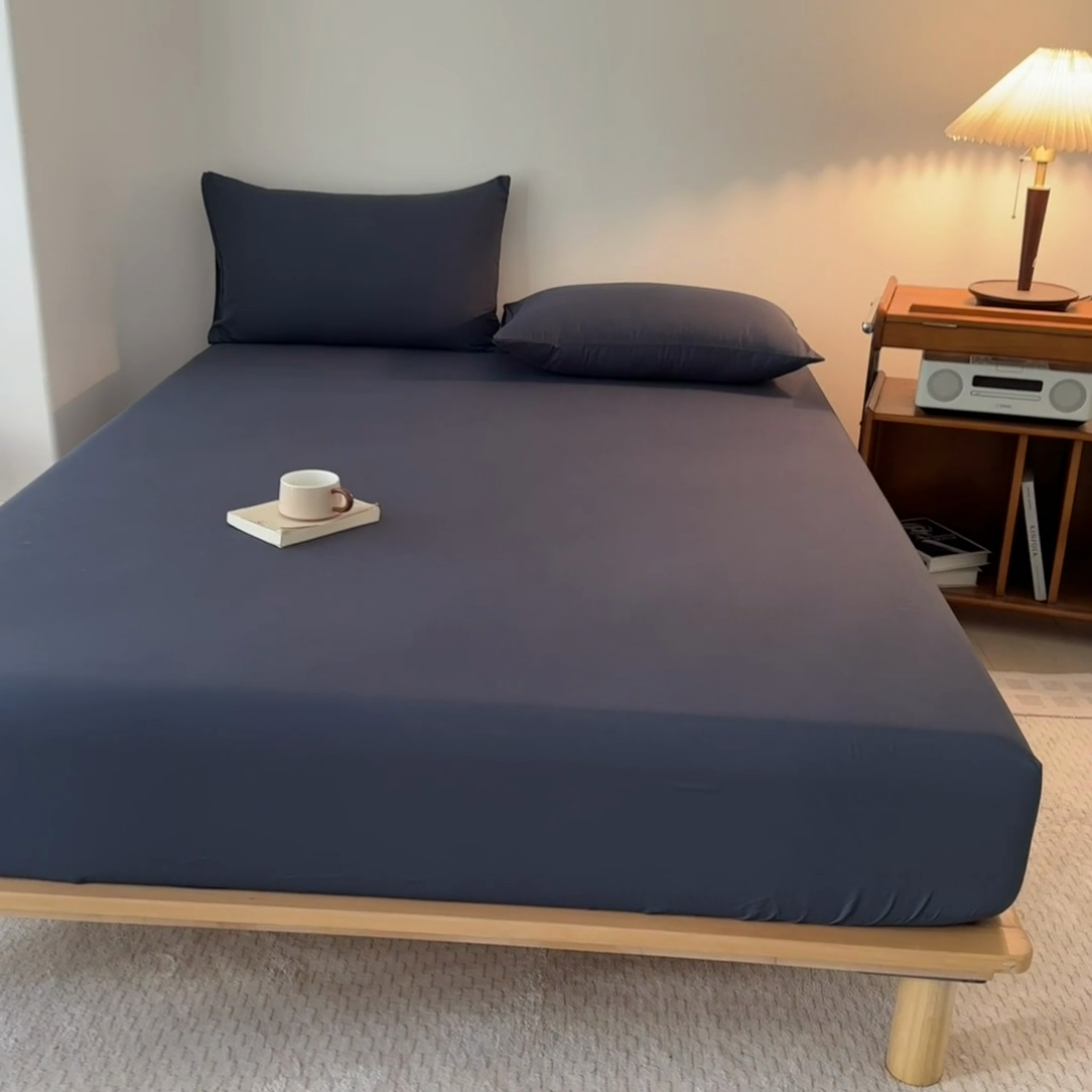 91家纺网 家纺一手货源 找家纺 优迈 2025新款水洗棉亲肤磨毛纯色单品系列单床笠单枕套三件套 蓝灰