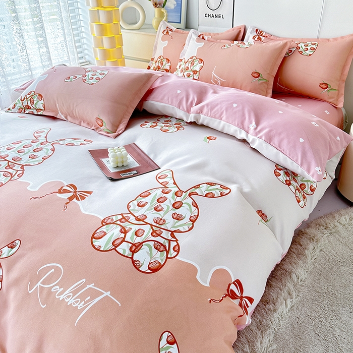 91家纺网 家纺一手货源 找家纺 梦卓家纺 2025新款小清新植物羊绒印花单被套 花园小兔