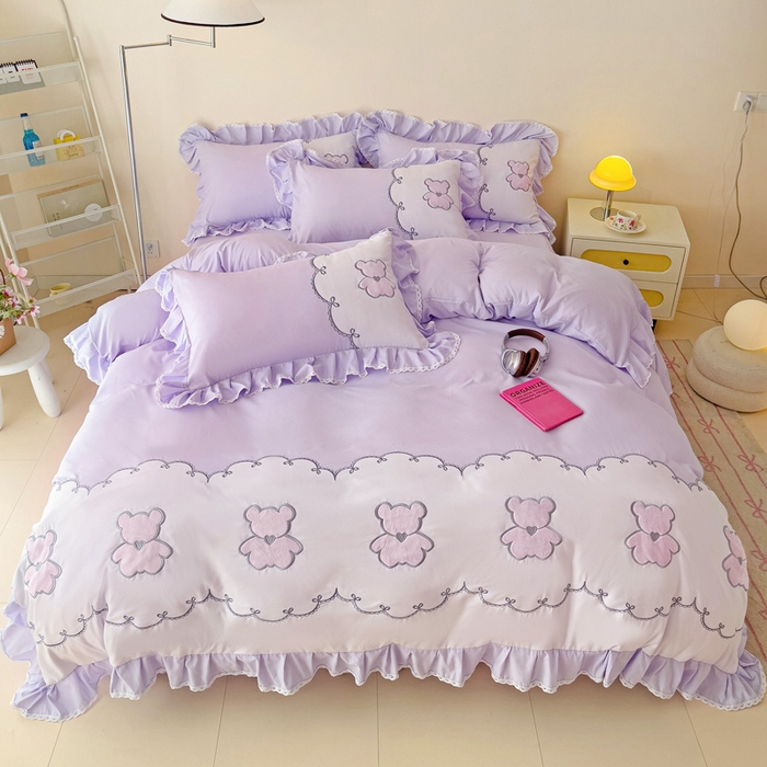 91家纺网 家纺一手货源 找家纺 慕语家纺 2025新款高定贴布绣磨毛四件套-熊小贝 熊小贝-丁香紫