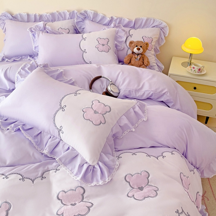 91家纺网 家纺一手货源 找家纺 慕语家纺 2025新款高定贴布绣磨毛四件套-熊小贝 熊小贝-丁香紫