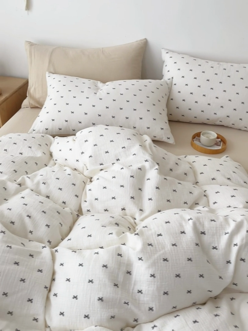 91家纺网 家纺一手货源 找家纺 618家纺 2025新款A类母婴级全棉三层纱皱皱纱纯棉四件套 蝴蝶结米