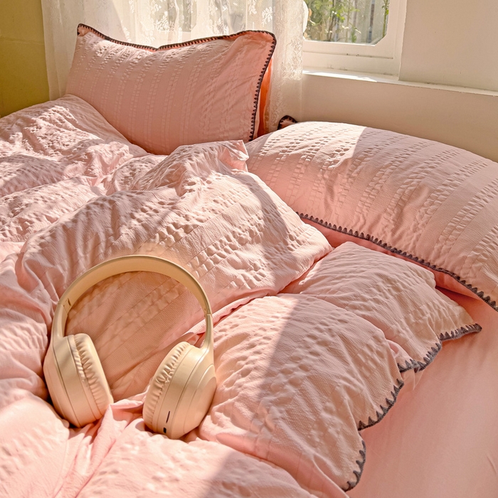 91家纺网 家纺一手货源 找家纺 娜娜 2025新款磨毛水洗棉泡泡纱贝壳边四件套 泡泡纱-藕粉