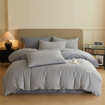 91家纺网 家纺一手货源 找家纺 悦织湾家纺 2025春秋新款纯色全棉纯棉磨毛四件套床单枕套被套三四件套 邦尼-蓝灰