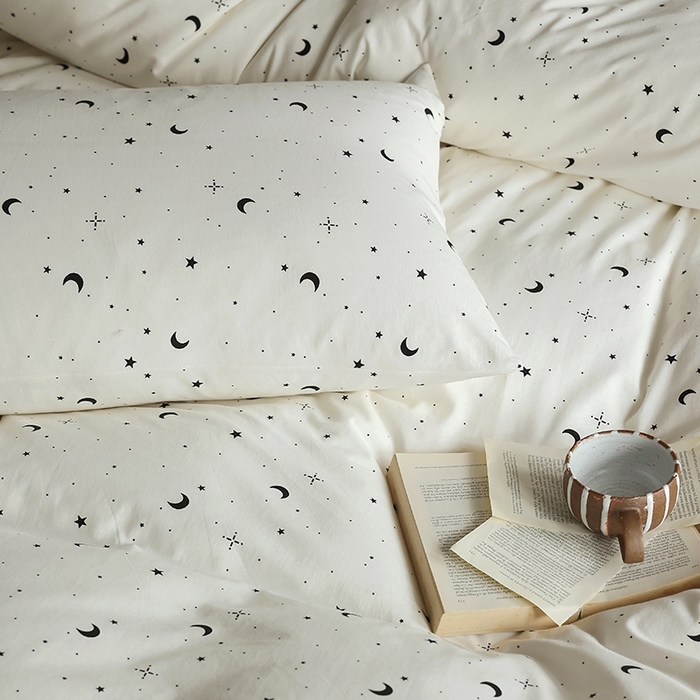 91家纺网 家纺一手货源 找家纺 2025春夏新品母婴A类全棉纯棉针织棉软糯糯清新小碎花床单款四件套 满天星米白