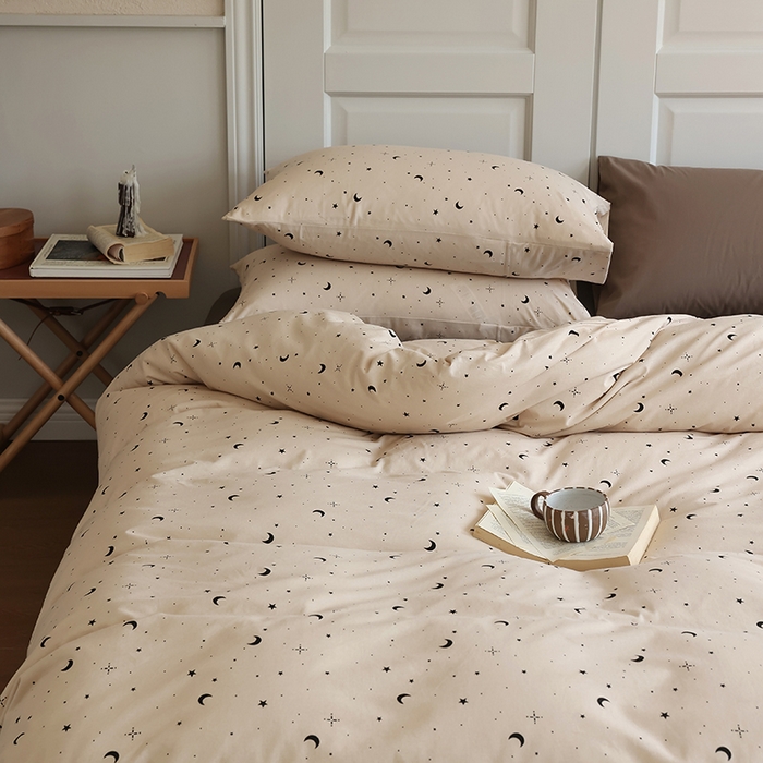 91家纺网 家纺一手货源 找家纺 2025春夏新品母婴A类全棉纯棉针织棉软糯糯清新小碎花床单款四件套 满天星卡其