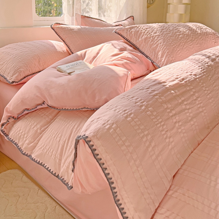 91家纺网 家纺一手货源 找家纺 娜娜 2025新款磨毛水洗棉泡泡纱贝壳边四件套 泡泡纱-藕粉