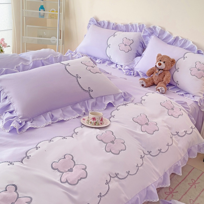 91家纺网 家纺一手货源 找家纺 慕语家纺 2025新款高定贴布绣磨毛四件套-熊小贝 熊小贝-丁香紫