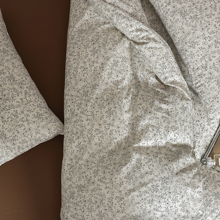 91家纺网 家纺一手货源 找家纺 2025春夏新品母婴A类全棉纯棉针织棉软糯糯清新小碎花床单款四件套 摩卡灰