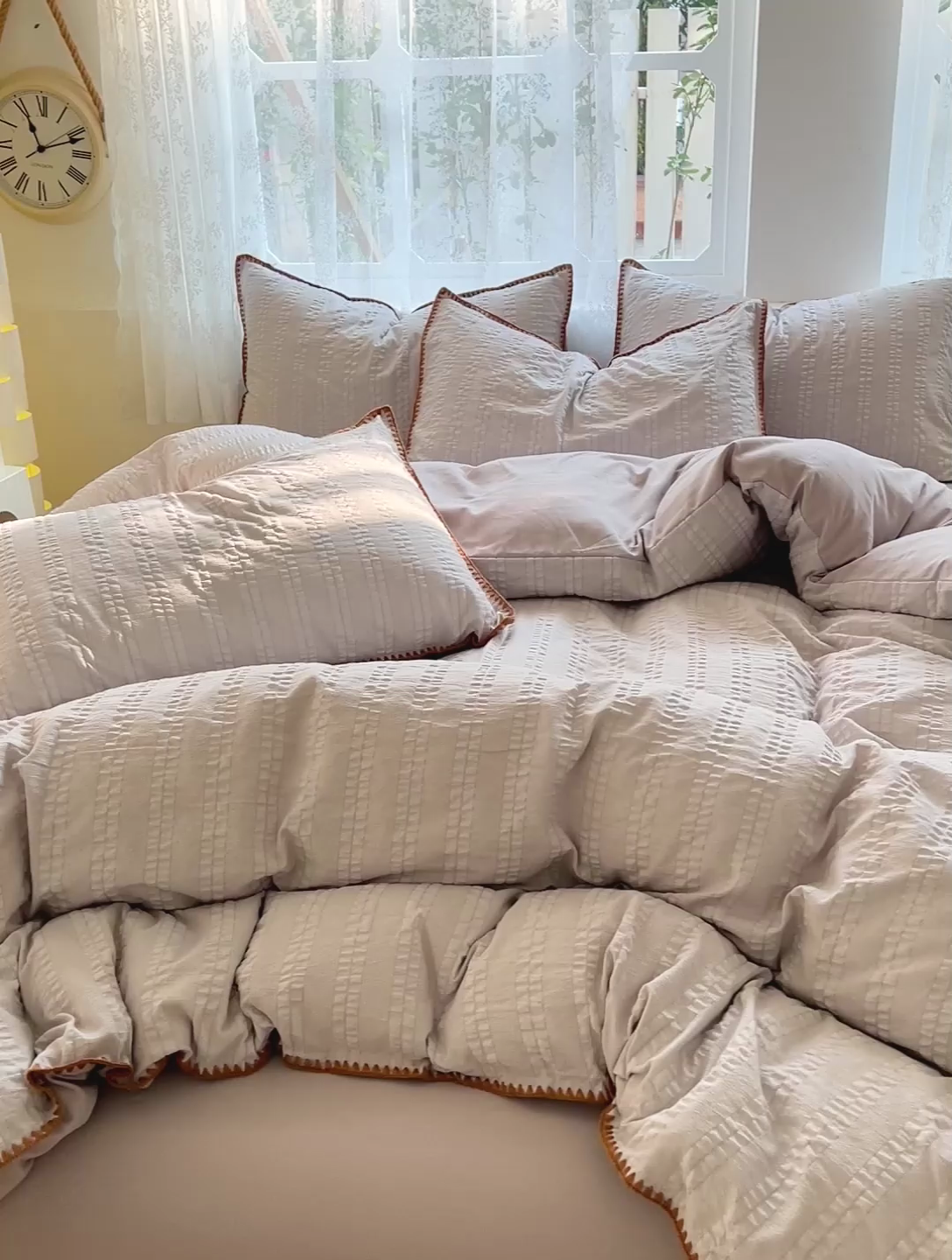 91家纺网 家纺一手货源 找家纺 娜娜 2025新款磨毛水洗棉泡泡纱贝壳边四件套 泡泡纱-浅灰