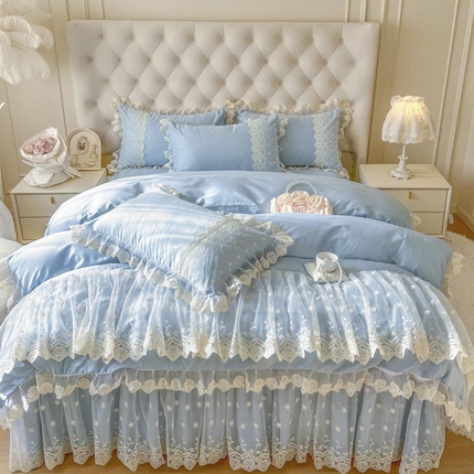 91家纺网 家纺一手货源 找家纺 恋尚 2025新款60贡缎长绒棉床笠裙款四件套-薇梦 薇梦-天空蓝