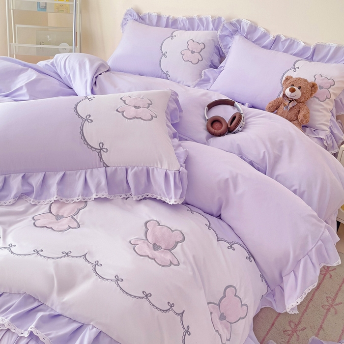 91家纺网 家纺一手货源 找家纺 慕语家纺 2025新款高定贴布绣磨毛四件套-熊小贝 熊小贝-丁香紫
