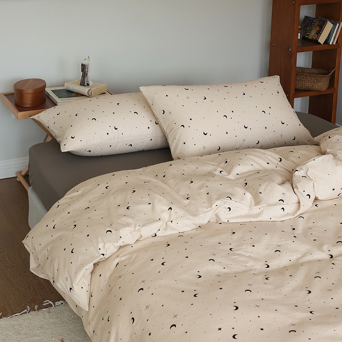 91家纺网 家纺一手货源 找家纺 2025春夏新品母婴A类全棉纯棉针织棉软糯糯清新小碎花床单款四件套 满天星卡其