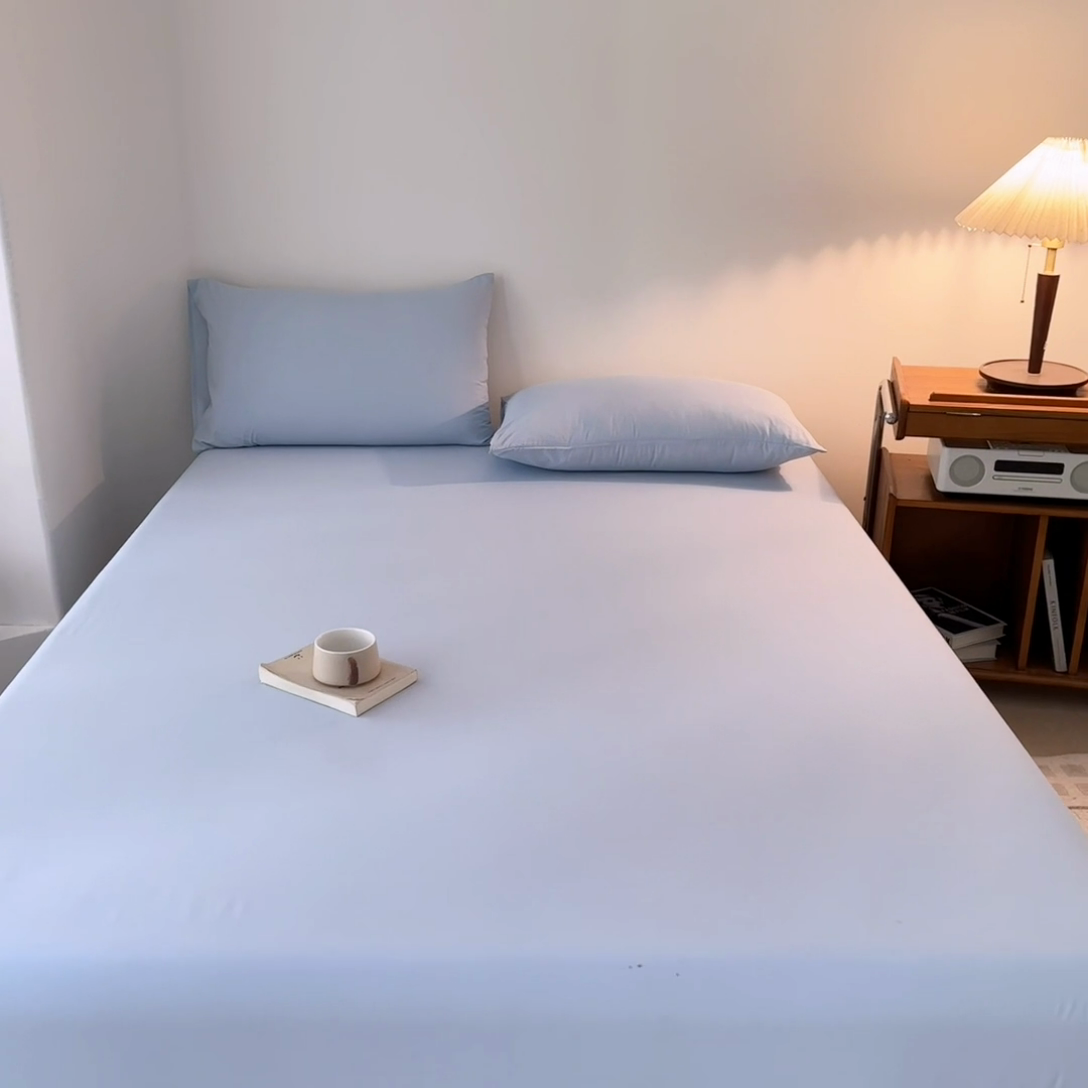 91家纺网 家纺一手货源 找家纺 优迈 2025新款水洗棉亲肤磨毛纯色单品系列单床笠单枕套三件套 浅蓝