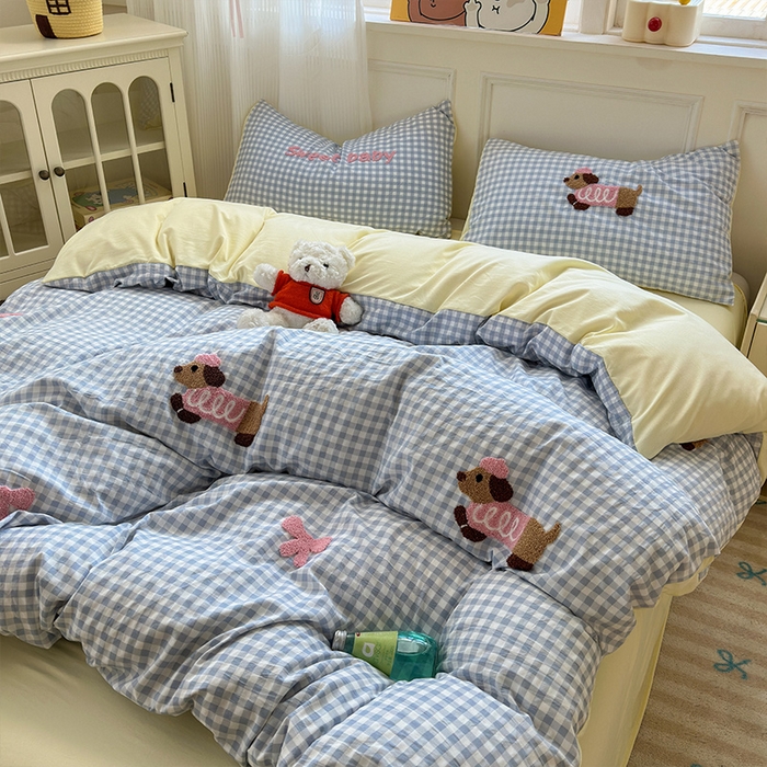 91家纺网 家纺一手货源 找家纺 罗亿家纺 2025新款云朵糯糯棉（110g）腊肠狗毛巾绣四件套 蝴蝶结小狗-蓝格