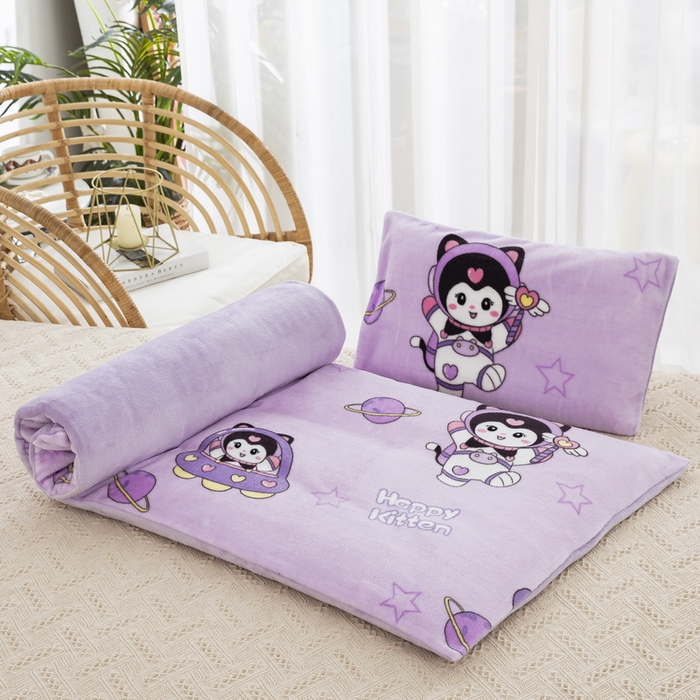 91家纺网 家纺一手货源 找家纺 乐秀 2024新款幼儿园牛奶绒儿童床垫套+床垫芯 甜美星际