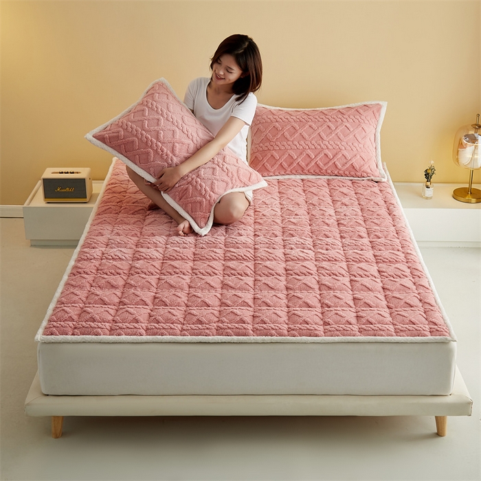 91家纺网 家纺一手货源 找家纺 凌云家纺 2025新款A类牛奶绒塔芙蓉床垫床褥 玫瑰粉