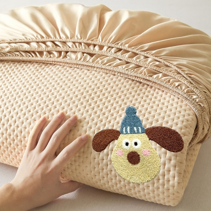 91家纺网 家纺一手货源 找家纺 莱登卡奴 2025新款A类原棉磨毛毛巾绣夹棉床笠-萌宠系列 萌宠-呆萌狗驼