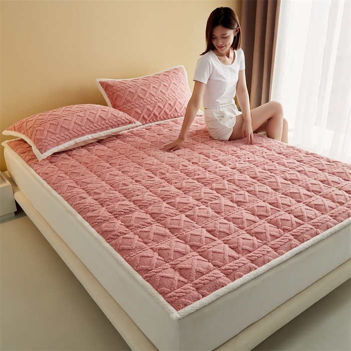 91家纺网 家纺一手货源 找家纺 凌云家纺 2025新款A类牛奶绒塔芙蓉床垫床褥 玫瑰粉