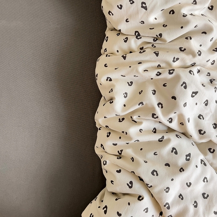 91家纺网 家纺一手货源 找家纺 名品家纺 2025新款针织棉双层纱四件套-风格二 黑波点