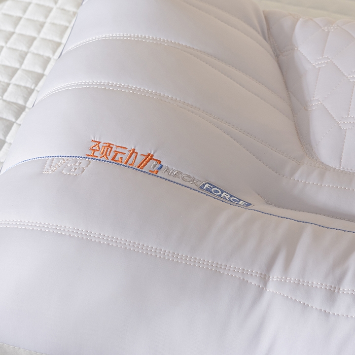 91家纺网 家纺一手货源 找家纺 萌番宝 2025新款护颈枕劲动力羽丝绒星级酒店枕芯 灰色单凹劲动力48*74cm