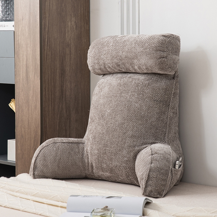 91家纺网 家纺一手货源 找家纺 一兰家纺 2025新款单人加厚雪芙绒格三角靠垫床上靠枕沙发靠背阅读枕 爱荳-丝缎灰