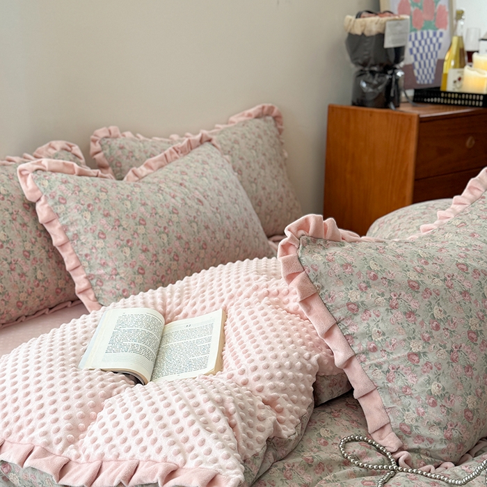 91家纺网 家纺一手货源 找家纺 麦伦家居 2025新款多功能床品全棉A类有氧双层纱+豆豆绒四件套荷叶边系列 花样年华