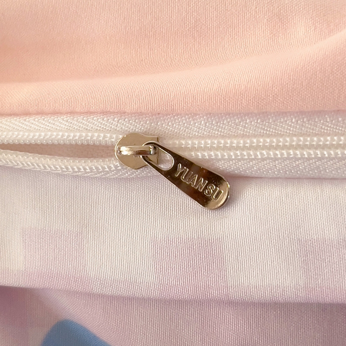 91家纺网 家纺一手货源 找家纺 茉礼 2025新款云朵棉毛巾绣印花四件套 腊肠狗