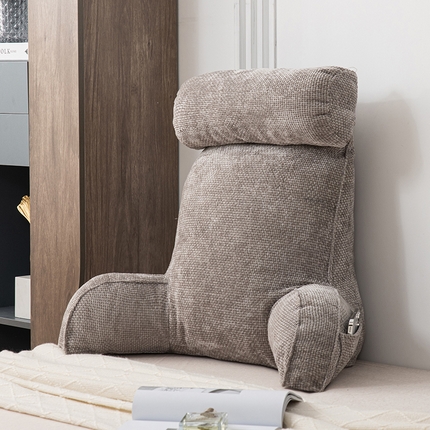 91家纺网 家纺一手货源 找家纺 一兰家纺 2025新款单人加厚雪芙绒格三角靠垫床上靠枕沙发靠背阅读枕 爱荳-丝缎灰