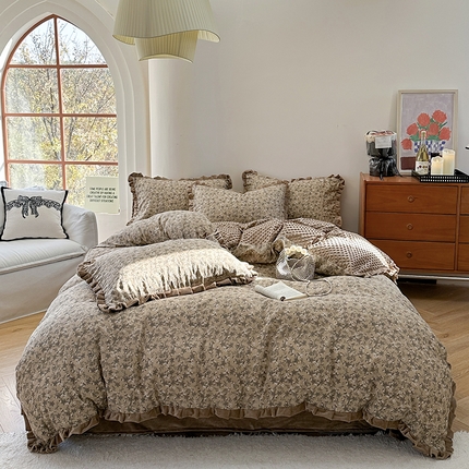 91家纺网 家纺一手货源 找家纺 麦伦家居 2025新款多功能床品全棉A类有氧双层纱+豆豆绒四件套荷叶边系列 晚秋