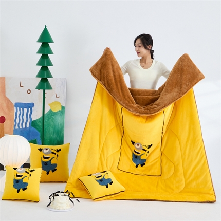 91家纺网 家纺一手货源 找家纺 宝马家纺（原梦童画） 2025新款小黄人抱枕被加厚抱枕被 独眼黄人