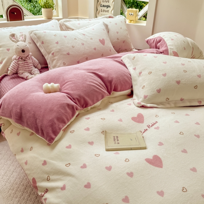 91家纺网 家纺一手货源 找家纺 （总）梦可莱家居 2024秋冬牛奶绒韩系ins印花床盖四件套