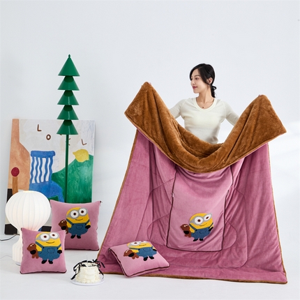 91家纺网 家纺一手货源 找家纺 宝马家纺（原梦童画） 2025新款小黄人抱枕被加厚抱枕被 抱熊黄人