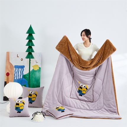 91家纺网 家纺一手货源 找家纺 宝马家纺（原梦童画） 2025新款小黄人抱枕被加厚抱枕被 黄人小星星