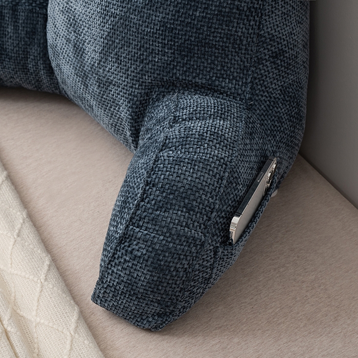 91家纺网 家纺一手货源 找家纺 一兰家纺 2025新款单人加厚雪芙绒格三角靠垫床上靠枕沙发靠背阅读枕 爱荳-湛蓝色