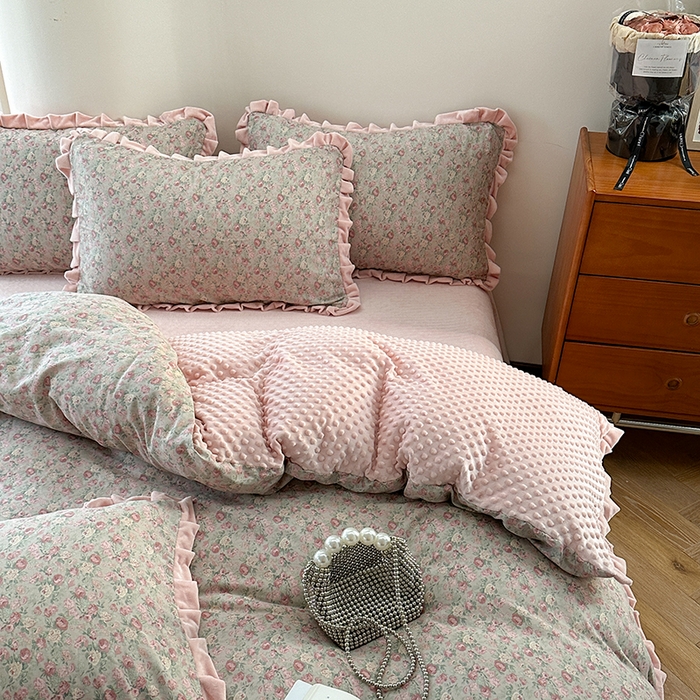 91家纺网 家纺一手货源 找家纺 麦伦家居 2025新款多功能床品全棉A类有氧双层纱+豆豆绒四件套荷叶边系列 花样年华