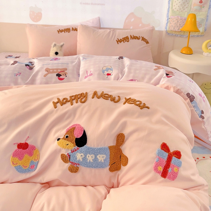 91家纺网 家纺一手货源 找家纺 茉礼 2025新款云朵棉毛巾绣印花四件套 腊肠狗