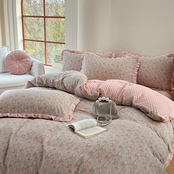 91家纺网 家纺一手货源 找家纺 麦伦家居 2025新款多功能床品全棉A类有氧双层纱+豆豆绒四件套荷叶边系列 花样年华