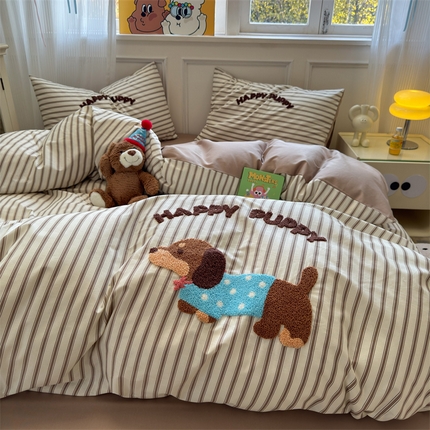 91家纺网 家纺一手货源 找家纺 （总）有间小屋 2025新款全棉条纹印花+毛巾绣系列四件套