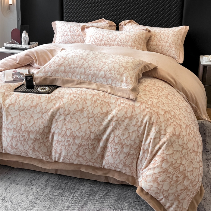 91家纺网 家纺一手货源 找家纺 金喜 2025新款230克印花牛奶绒四件套高克重加厚牛奶绒四件套-花雾轻奢系列 花雾-咖