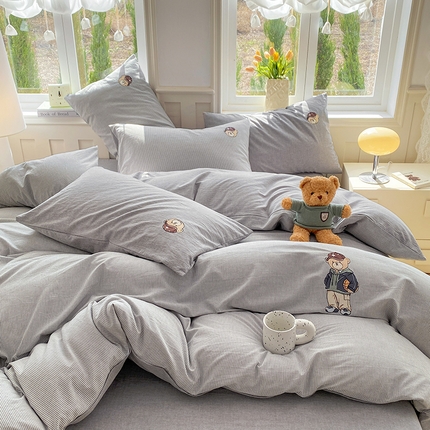其奥家纺 2026新款专版色织全棉水洗棉刺绣四件套小清新纯棉四件套 篮球小熊-细条灰