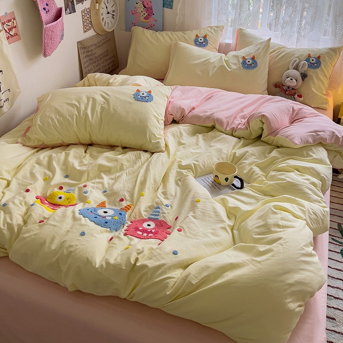 91家纺网 家纺一手货源 找家纺 曼谷家纺 2025新款软糯毛巾绣水洗棉四件套-【买家秀联系微信】专属版权，质检报告 三小怪-芝士粉